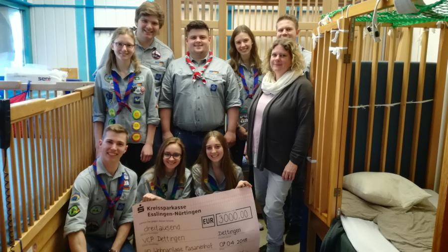 Christbaumsammlung 2018: Spendenübergabe der Dettinger Pfadfinder